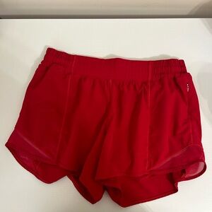 Hotty Hot Low-Rise Lined Short 4” | Lululemon | Red | Size 8